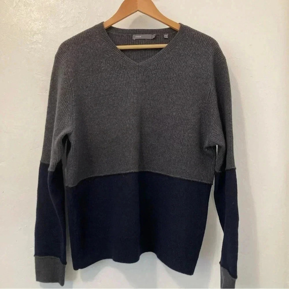 Vince. Women’s Size XL 100% Wool Popover V-Neck Pullover Sweater Gray/Navy - Picture 1 of 10